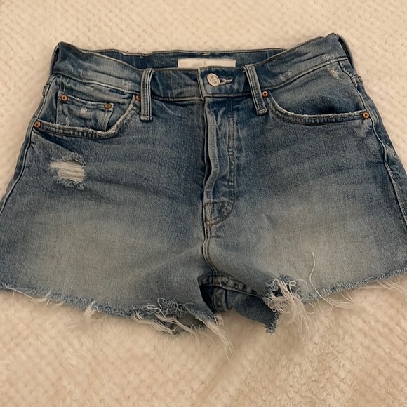 The Tomcat Kick Fray Shorts by MOTHER sized 25 - Picture 2 of 6